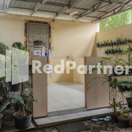 Vandhela Homestay Syariah Mitra Reddoorz Surabaya Dış mekan fotoğraf