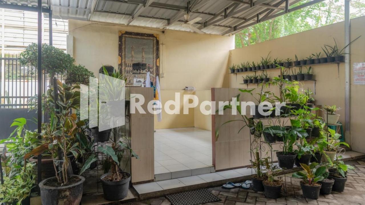 Vandhela Homestay Syariah Mitra Reddoorz Surabaya Dış mekan fotoğraf