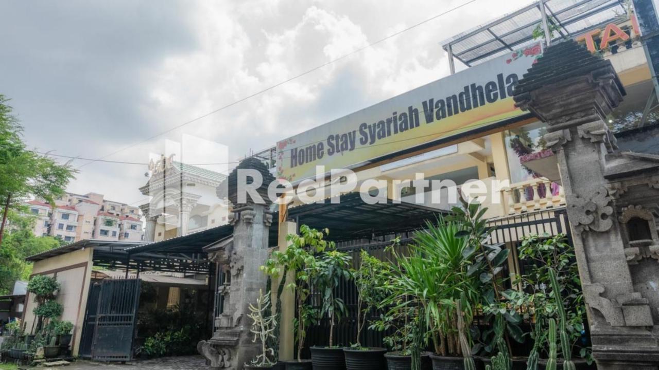 Vandhela Homestay Syariah Mitra Reddoorz Surabaya Dış mekan fotoğraf